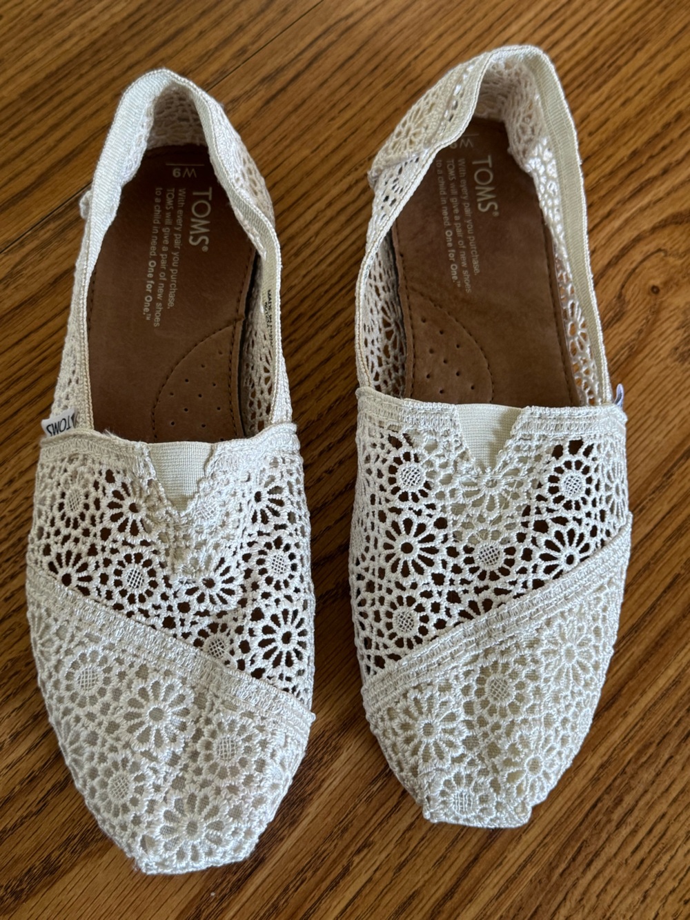 TOMS Classic Womens Shoes Size 9, Color: Ecru/Crochet